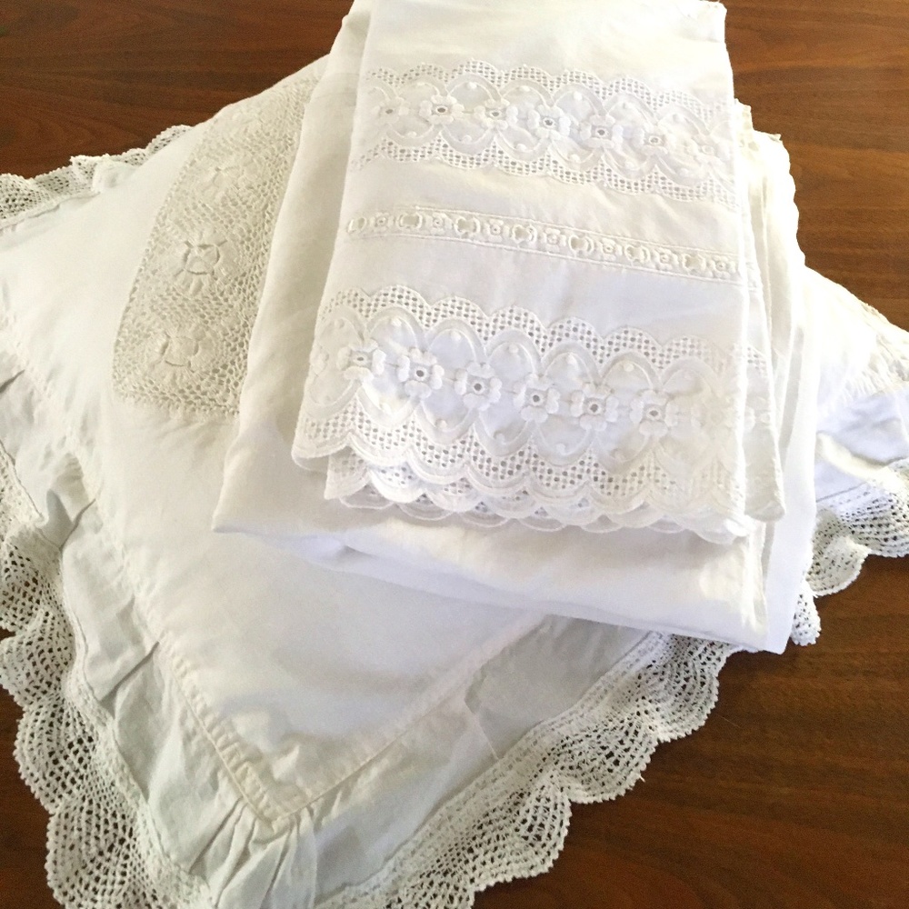 Lace-trim Victorian style bed pillows x 6